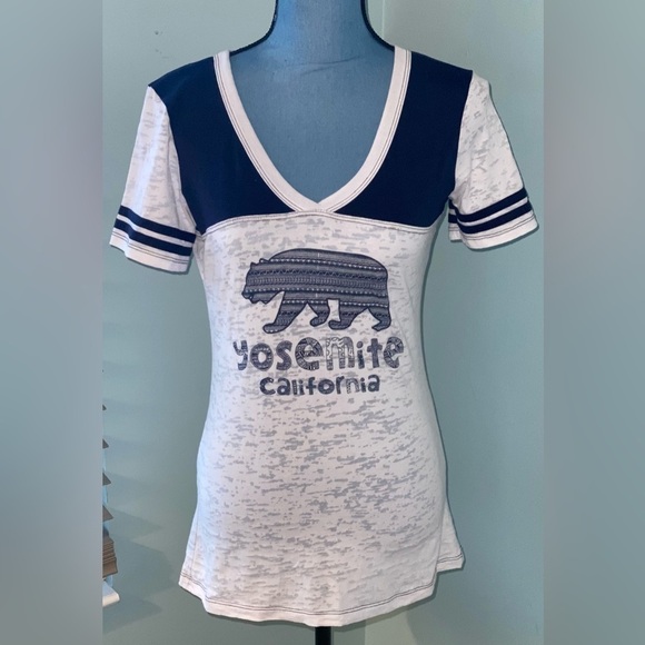 Blue 84 T-shirt Size Large Yosemite California Navy and White V-neck Fitted EUC - Picture 6 of 6
